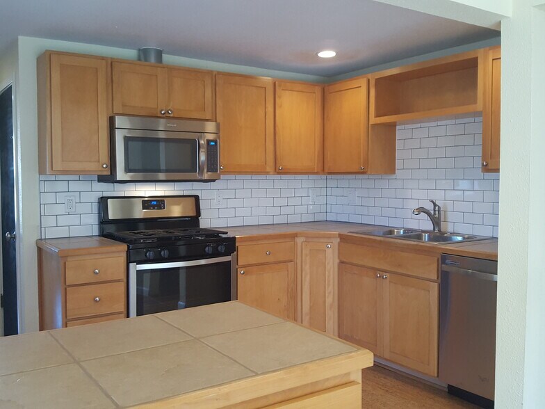 kitchen - 1427 27th Ave