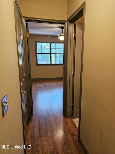 Building Photo - 472 Brendalwood Dr
