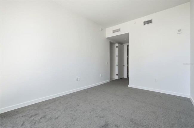 Building Photo - 400 Central Ave