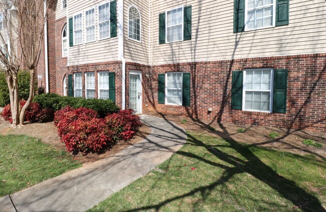Building Photo - 111 Mill Pond Dr