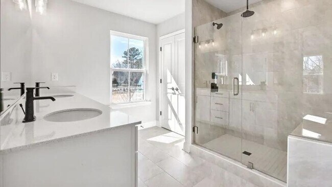Building Photo - 102 Briargate Dr