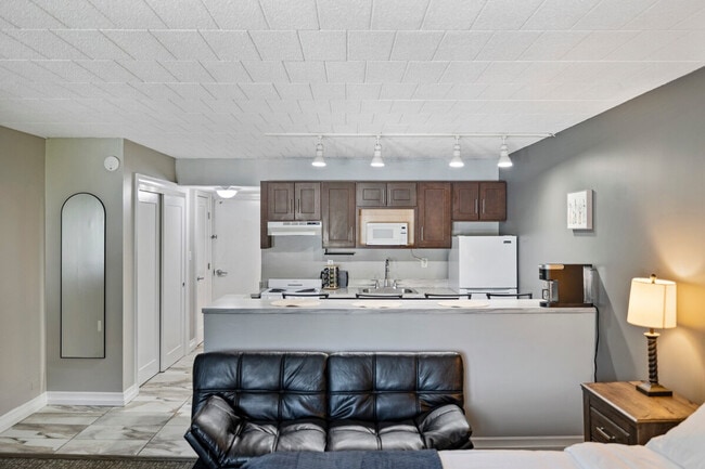 Building Photo - 30 US-9W