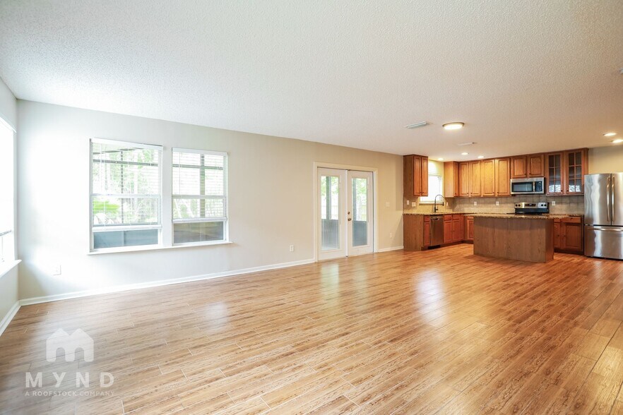 Building Photo - 7032 Beekman Lake Dr