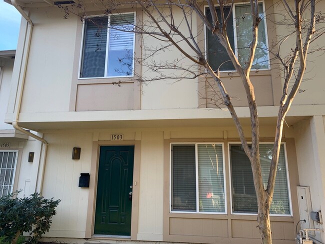 Building Photo - Remodeled 4 bedroom end unit townhouse