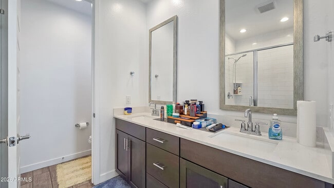 Building Photo - 16839 W Evergreen Rd