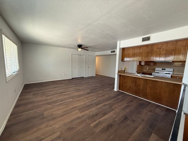 Building Photo - 313 Innsdale Terrace