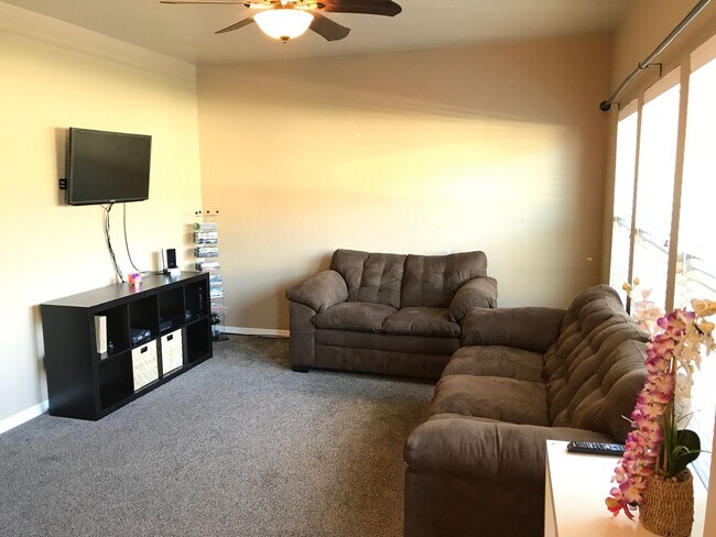 Building Photo - Beautiful 4 bedroom Riverton Townhome for ...