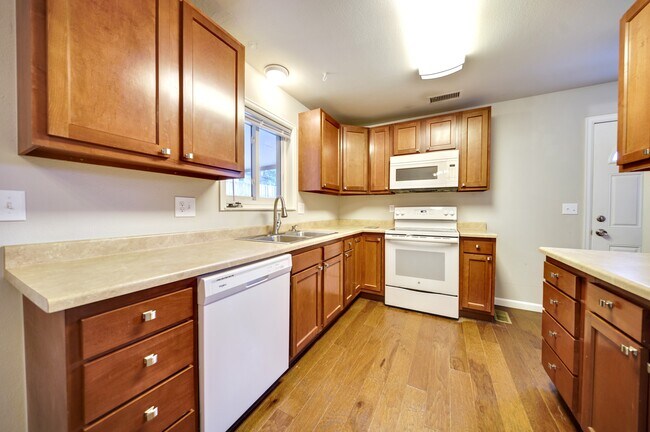 Building Photo - 1206 Westmoreland Rd