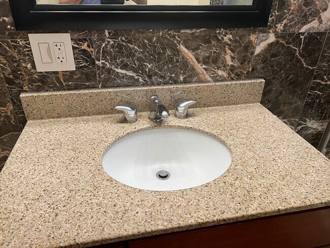 Building Photo - 194 Auburn St