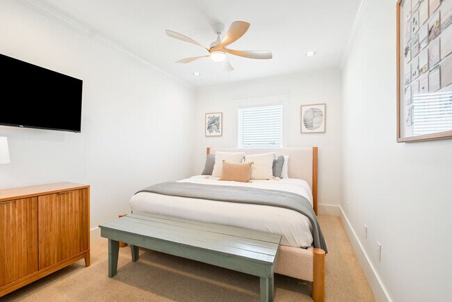 Building Photo - 22022 Front Beach Rd