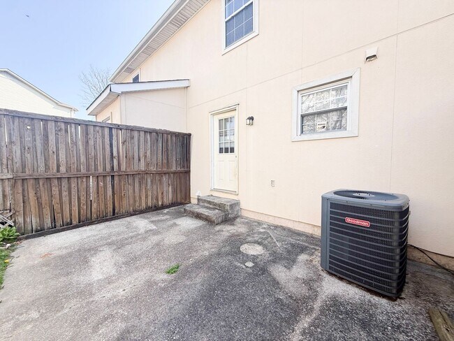 Building Photo - 42 Eastgate Cir