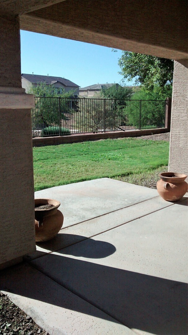 Building Photo - Beautiful Home in Shamrock Estates!