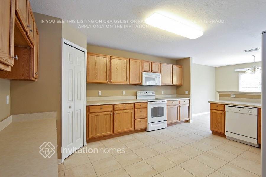 Building Photo - 9707 33rd Ave E