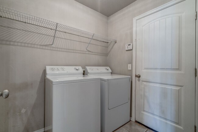 Building Photo - Deer Creek Schools