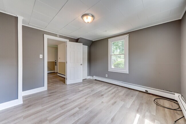 Building Photo - 40 Mortimer St