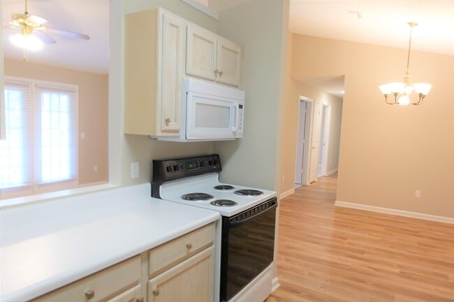 Building Photo - 205 Pelham Square Way