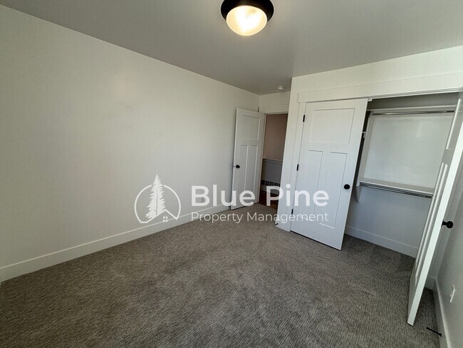 Building Photo - 4403 E Hatch Holw Ln