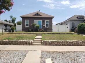 Building Photo - col810