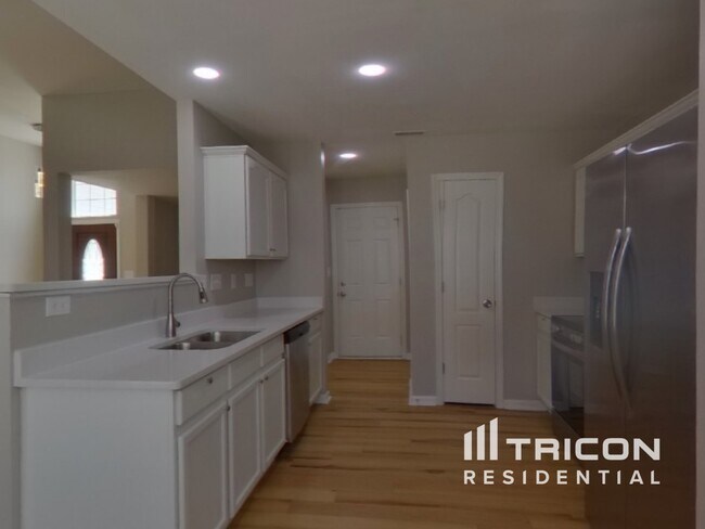Building Photo - 6821 Parkers Crossing Dr