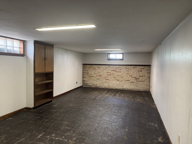 Building Photo - 745 Forde Ave