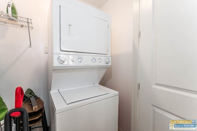 Building Photo - 5909 Padre Blvd