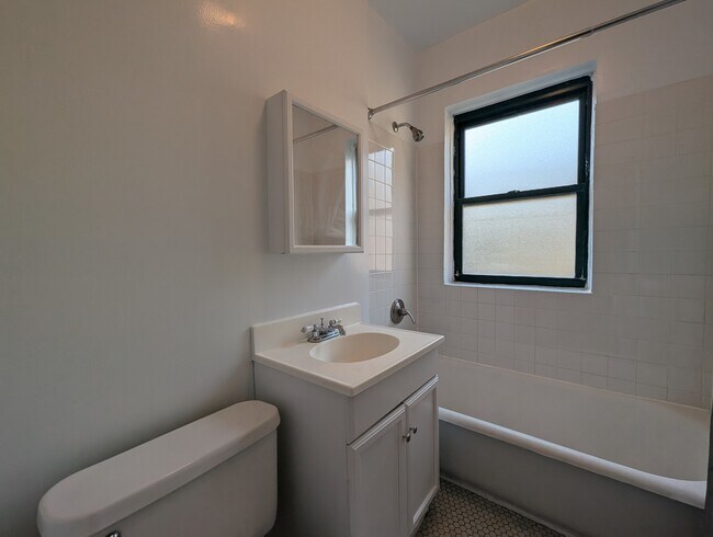 Building Photo - 2334.5 N Spaulding Ave