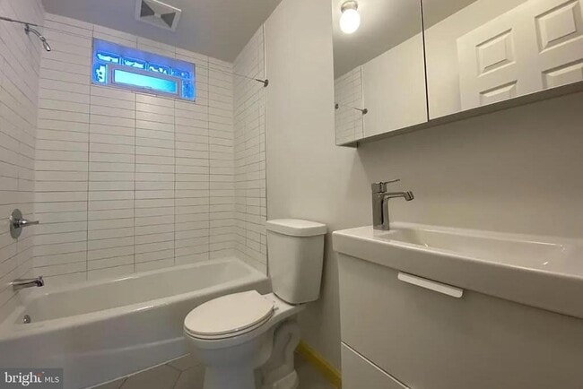 Building Photo - 2107 Green St