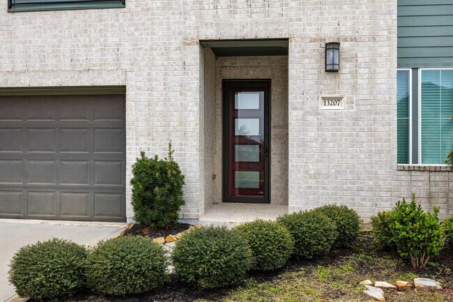 Building Photo - 13207 Terania Clf Trce