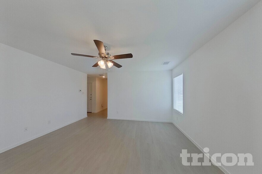 Building Photo - 1601 Parlier St