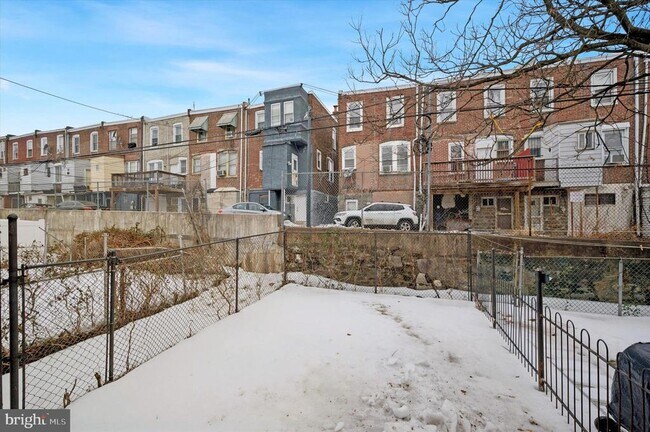 Building Photo - 5753 Hunter St