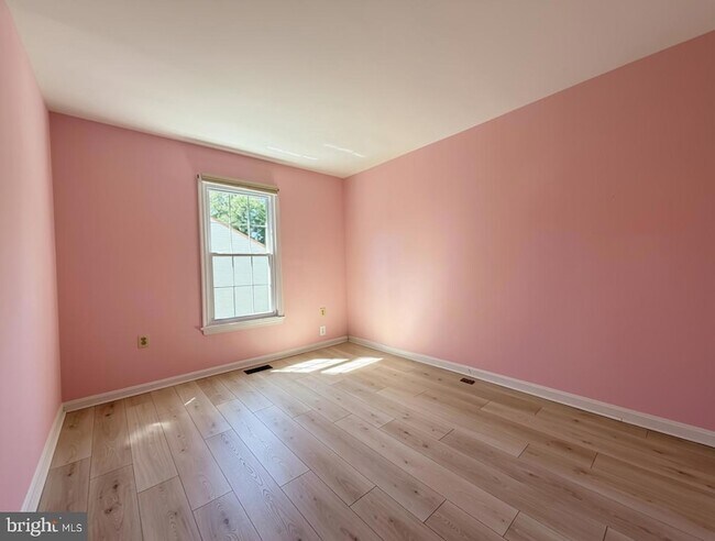 Building Photo - 5406 New London Dr
