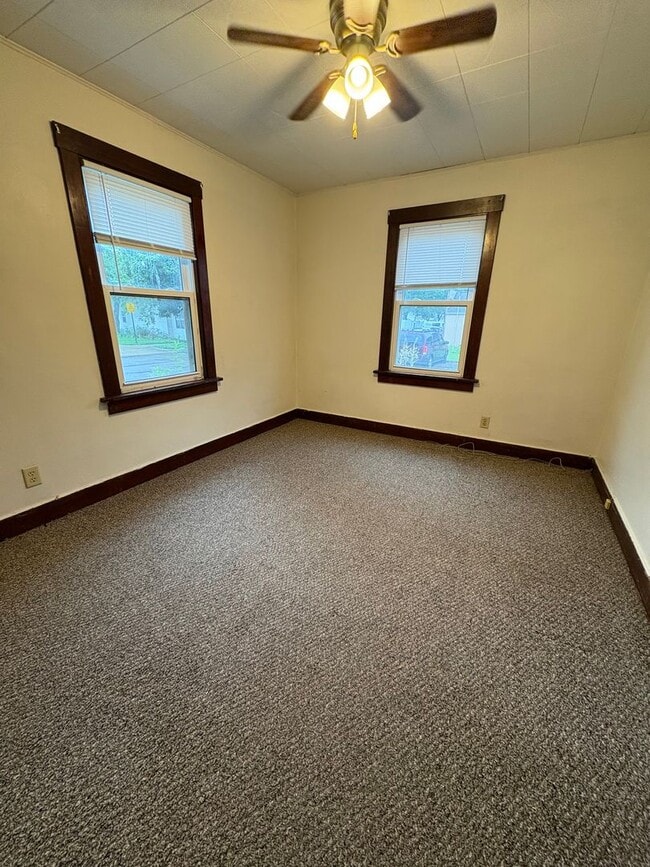 Building Photo - 2 Bedroom 1 Bathroom Single Family Home