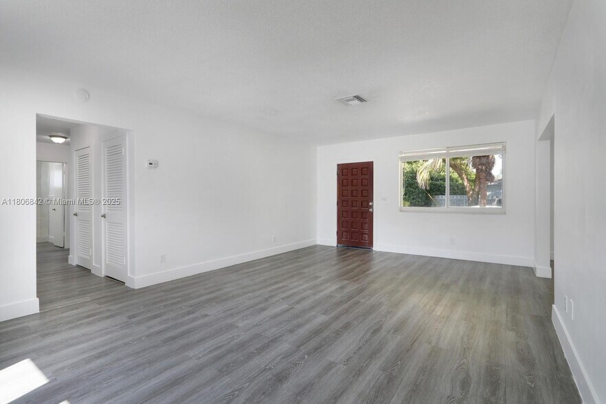 Building Photo - 900 Benevento Ave
