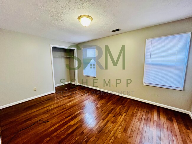 Building Photo - Spacious 3BR ranch in the Hazelwood neighborhood!