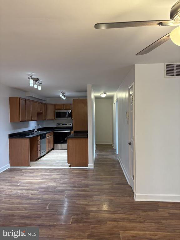 Building Photo - 1001 Marcy Ave