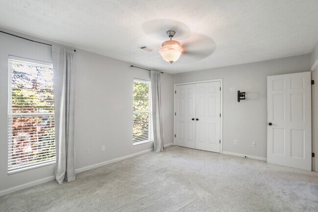 Building Photo - 115 Winding River Dr