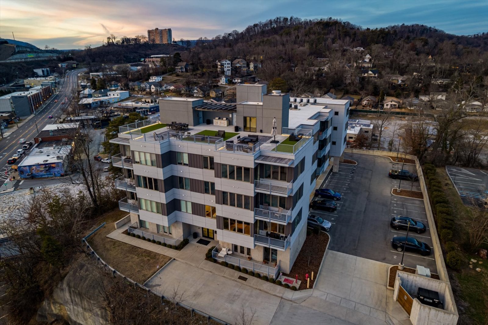 Building Photo - 411 Fairpoint St