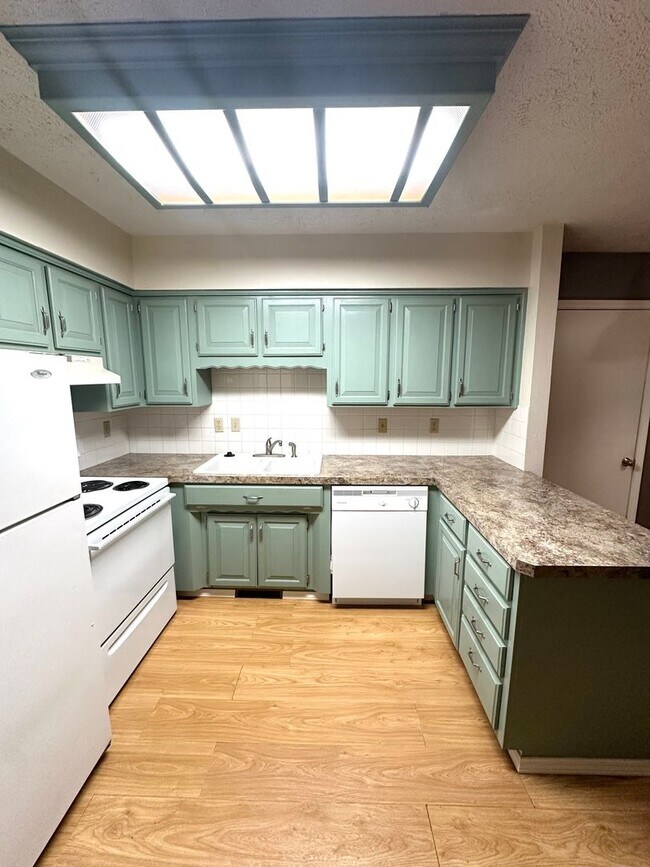 Building Photo - S0261-MF2