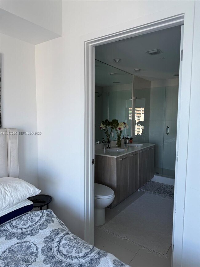 Building Photo - 501 NE 31st St