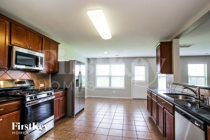 Building Photo - 4315 Amaryllis Ave