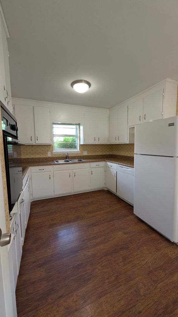 Building Photo - Traditional Brick Ranch Home for Lease | 3...