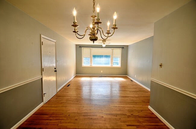 Building Photo - Home in Chapel Hill With Huge Yard!