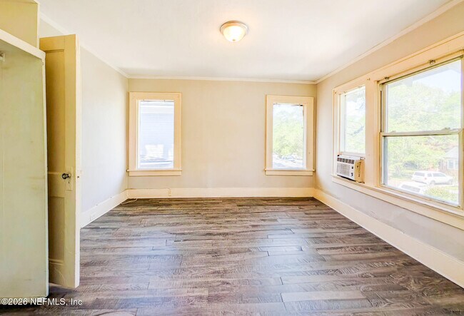 Building Photo - 2022 Dellwood Ave