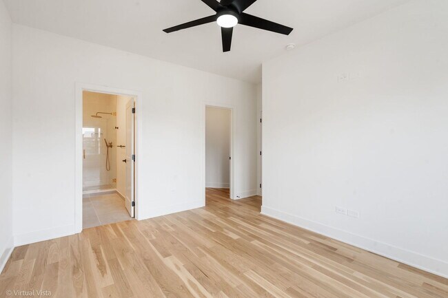 Building Photo - 2122 W 18th Pl