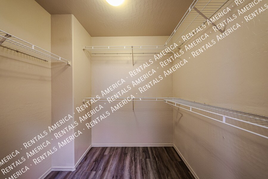 Building Photo - 10060 E Capri Ave