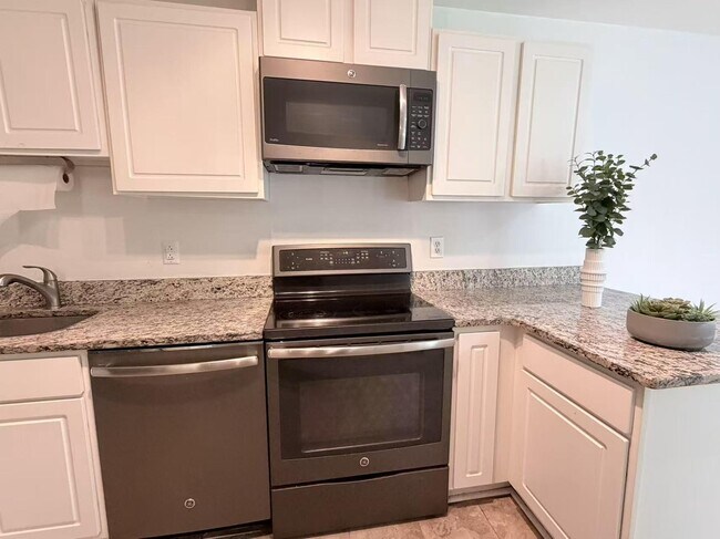 Building Photo - 18711 Paprika Ct