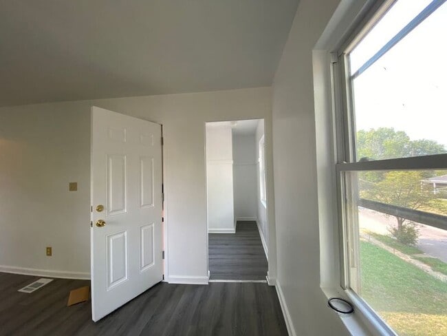 Building Photo - 108 Columbian Ave