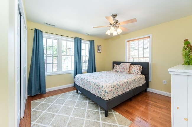 Building Photo - 4 Lowther Pl