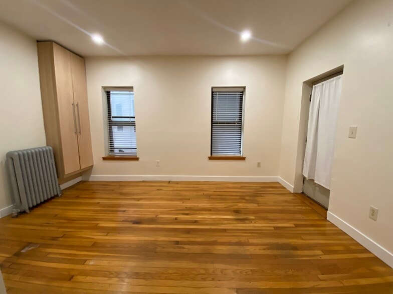 Building Photo - 210 Hemenway St