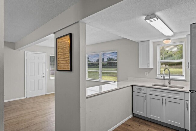 Building Photo - 4584 Kirkland Blvd